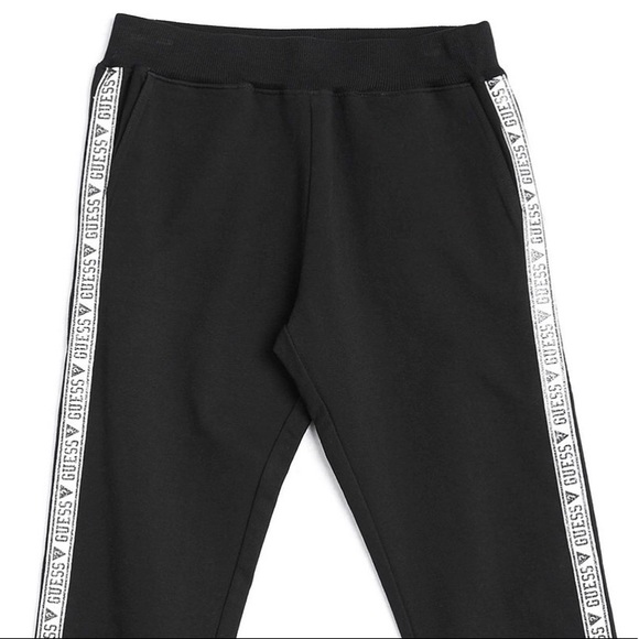Guess black and white logo dre sh joggers - Picture 11 of 13